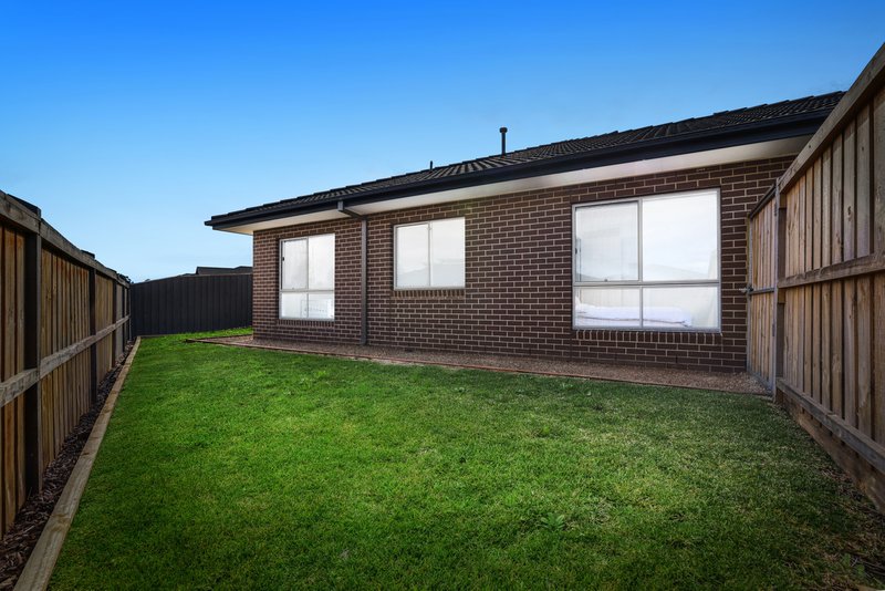 Photo - 11 Grampians Avenue, Werribee VIC 3030 - Image 15