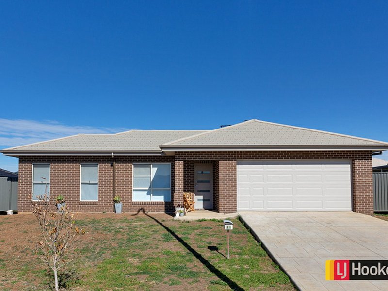 11 Grand Meadows Drive, Tamworth NSW 2340