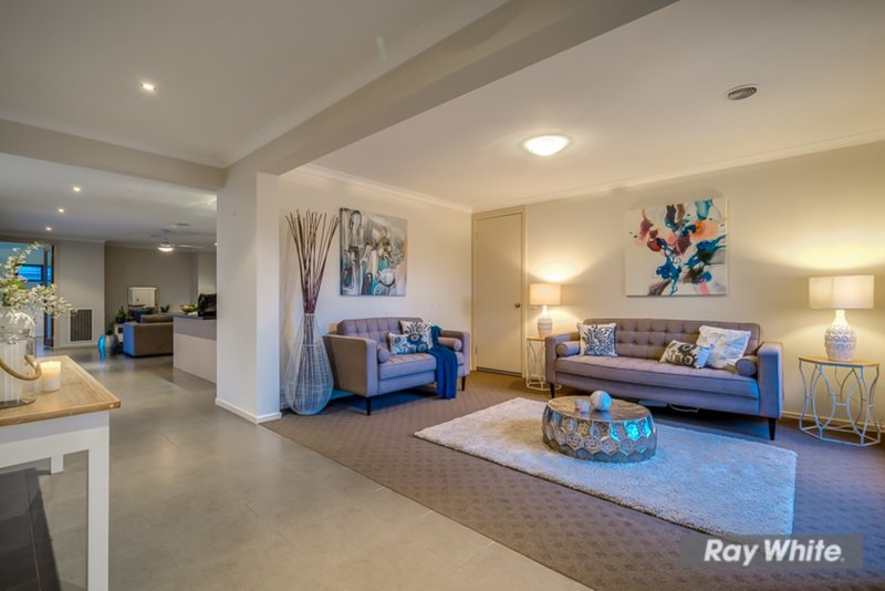 Photo - 11 Grand Place, Tarneit VIC 3029 - Image 4