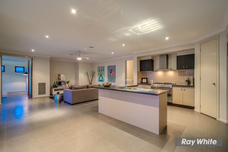 Photo - 11 Grand Place, Tarneit VIC 3029 - Image 9