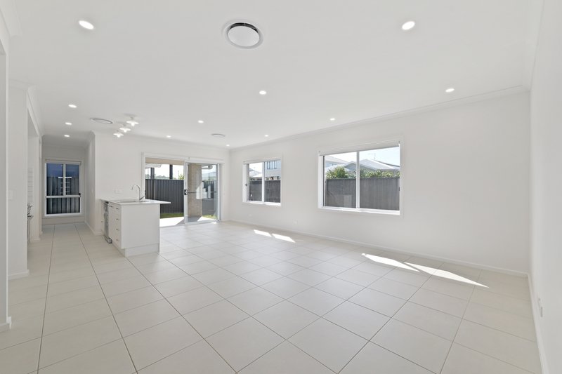 Photo - 11 Grassy Street, Banya QLD 4551 - Image 4