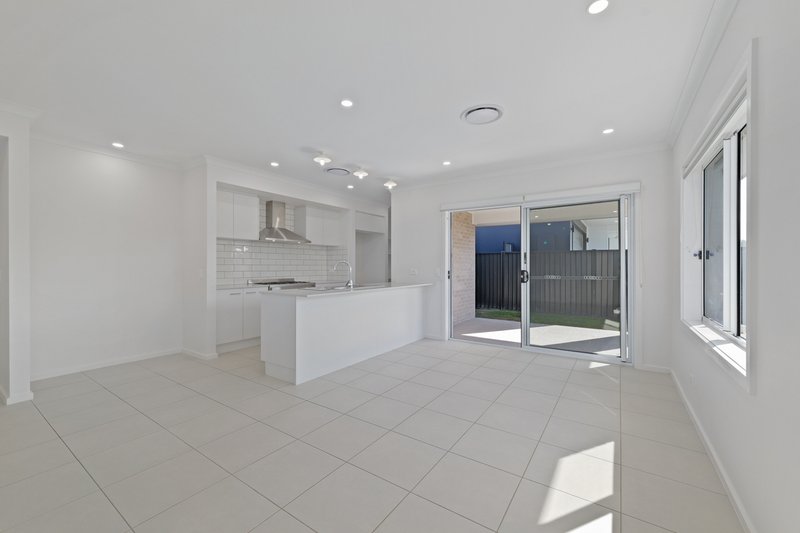 Photo - 11 Grassy Street, Banya QLD 4551 - Image 5