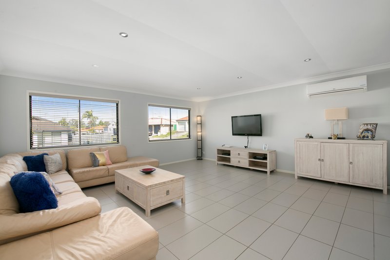 Photo - 11 Green Place, Durack QLD 4077 - Image 2