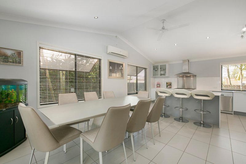 Photo - 11 Green Place, Durack QLD 4077 - Image 3