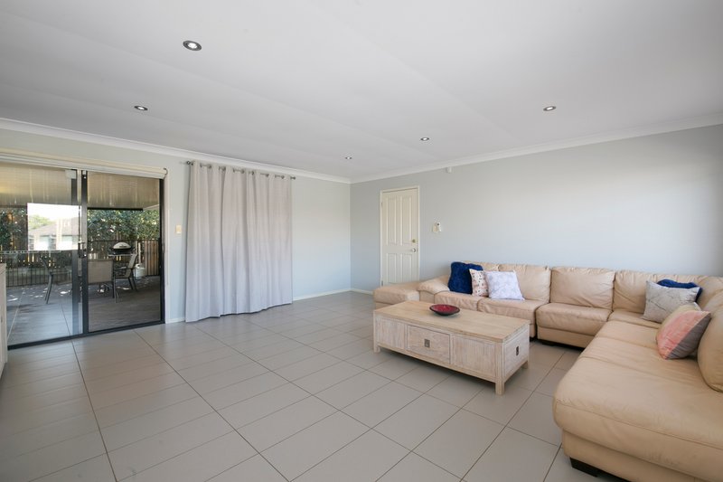 Photo - 11 Green Place, Durack QLD 4077 - Image 7