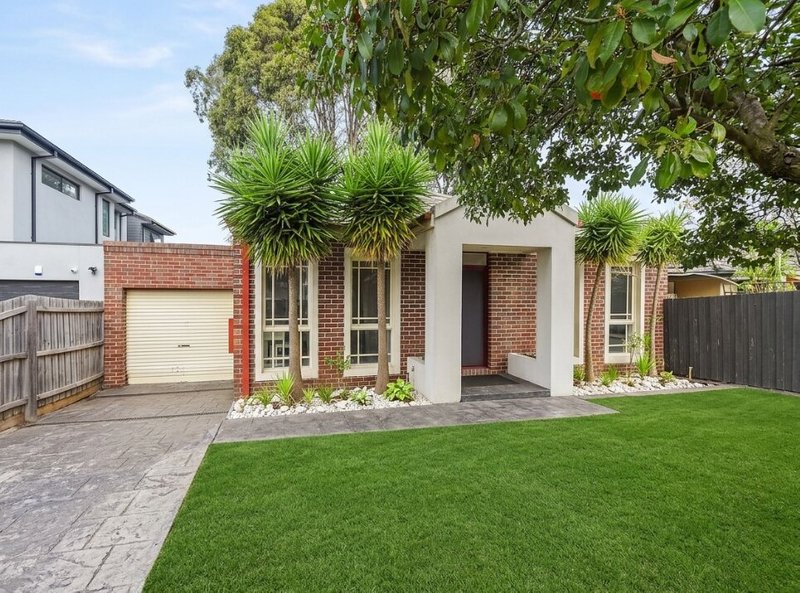 Photo - 11 Griffiths Court, Mount Waverley VIC 3149 - Image 2
