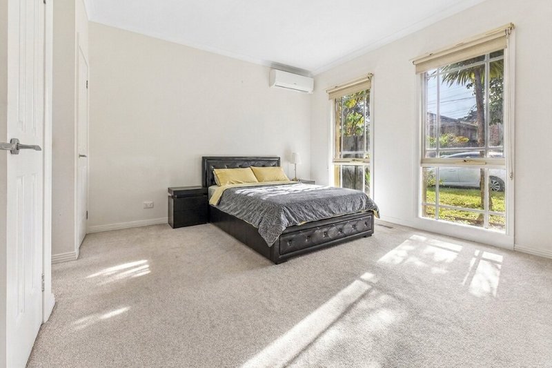 Photo - 11 Griffiths Court, Mount Waverley VIC 3149 - Image 4