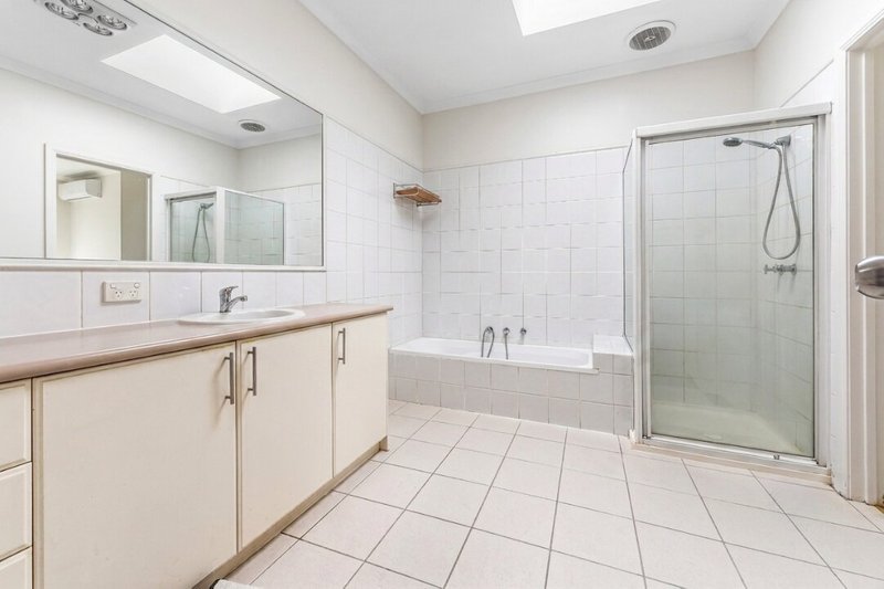 Photo - 11 Griffiths Court, Mount Waverley VIC 3149 - Image 6