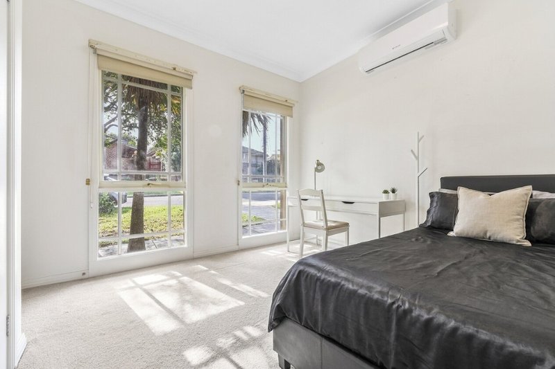 Photo - 11 Griffiths Court, Mount Waverley VIC 3149 - Image 9