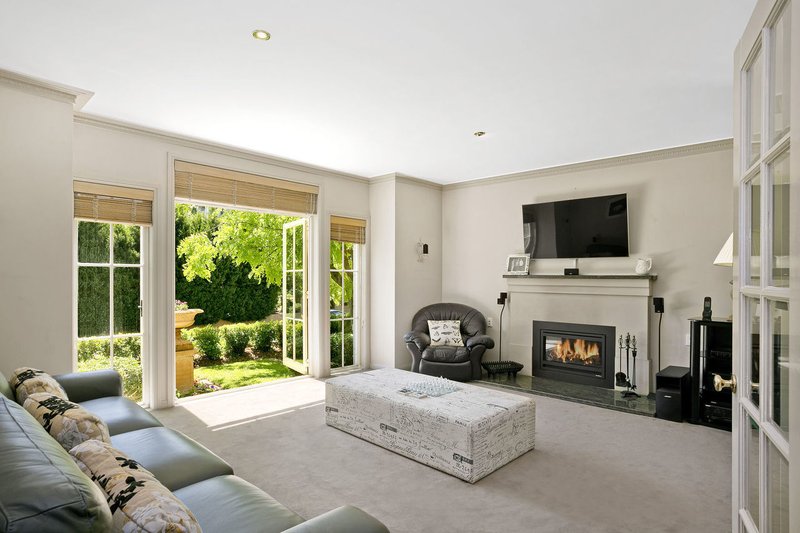 Photo - 11 Grosvenor Place, West Pennant Hills NSW 2125 - Image 2