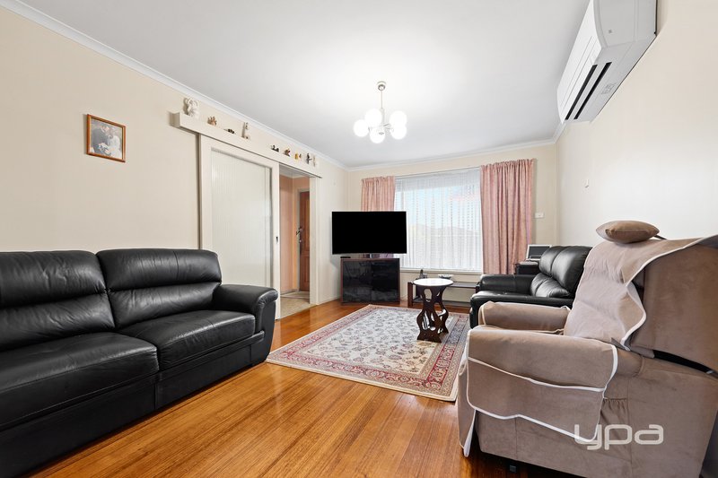 Photo - 11 Gumtree Close, St Albans VIC 3021 - Image 3