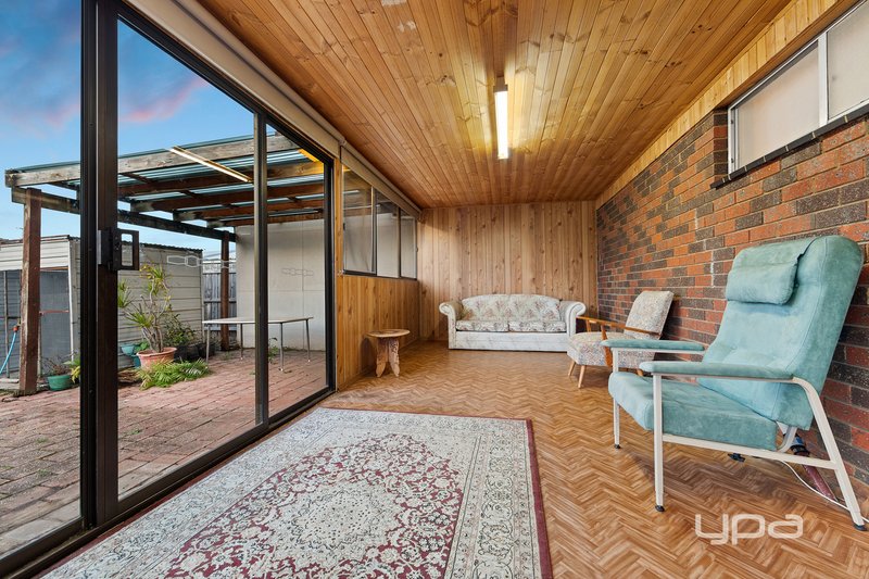 Photo - 11 Gumtree Close, St Albans VIC 3021 - Image 7