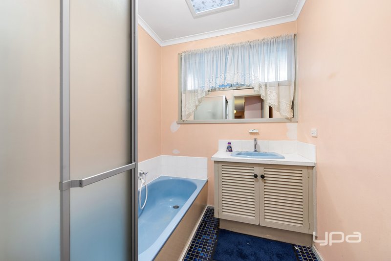 Photo - 11 Gumtree Close, St Albans VIC 3021 - Image 8