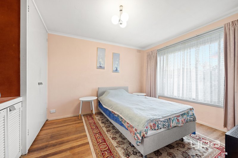 Photo - 11 Gumtree Close, St Albans VIC 3021 - Image 9
