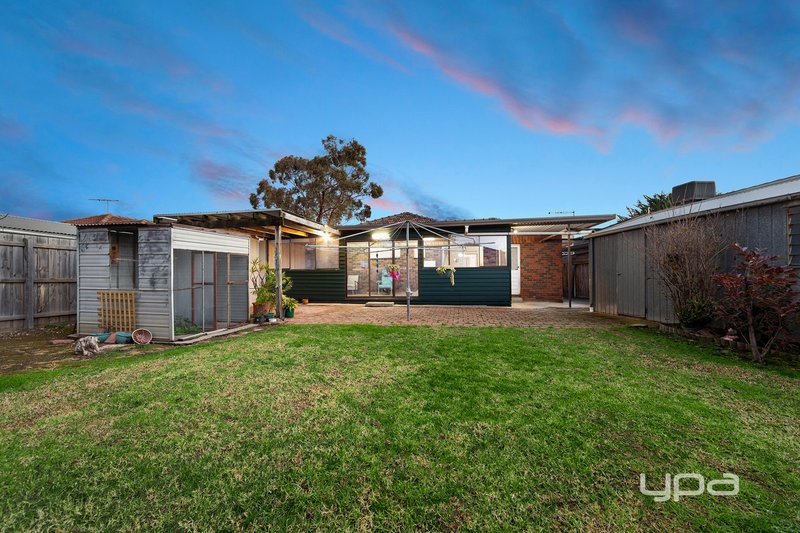 Photo - 11 Gumtree Close, St Albans VIC 3021 - Image 13