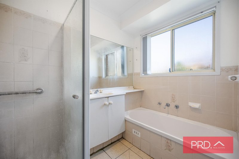 Photo - 11 Gunn Place, St Helens Park NSW 2560 - Image 5