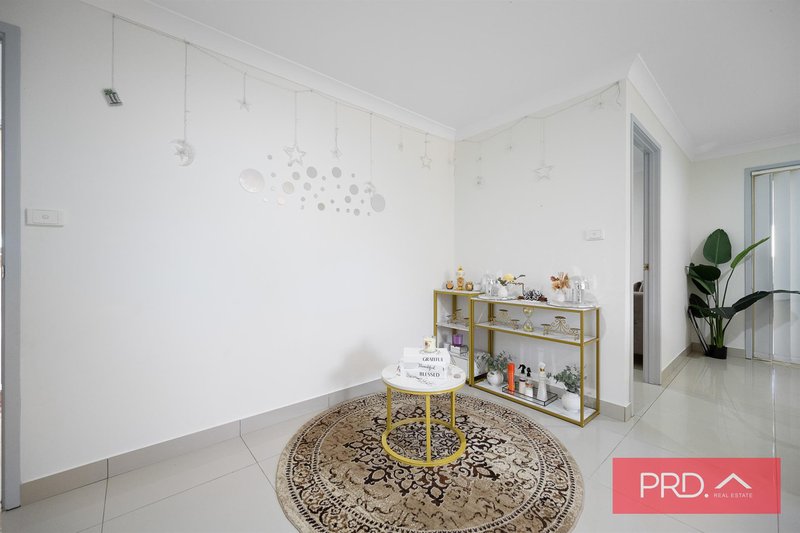 Photo - 11 Gunn Place, St Helens Park NSW 2560 - Image 7