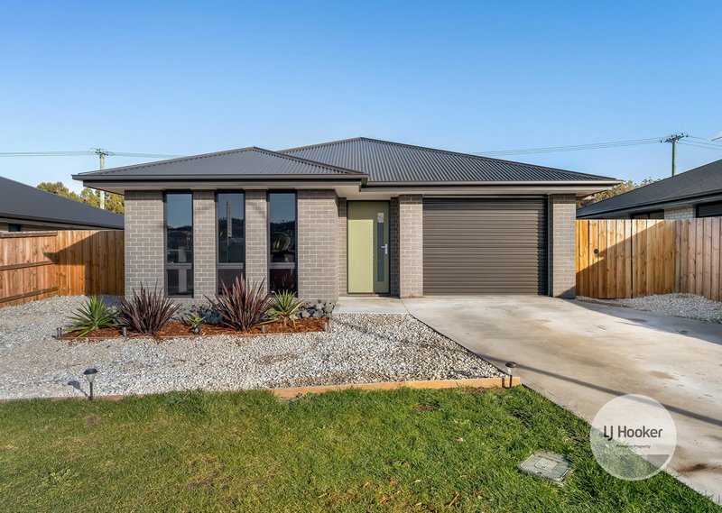 Photo - 11 Hallett Drive, Rokeby TAS 7019 - Image 2