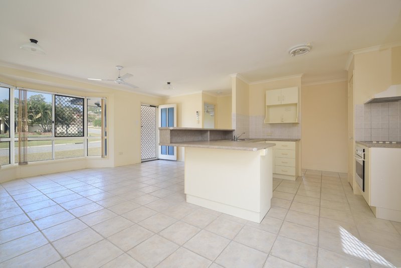 Photo - 11 Hamilton Drive, Clinton QLD 4680 - Image 8