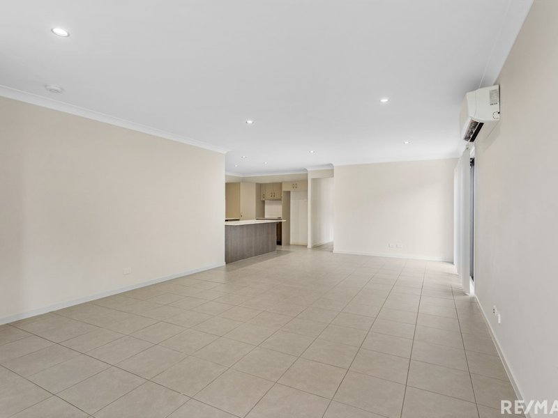 Photo - 11 Hampton Lane, Pimpama QLD 4209 - Image 11