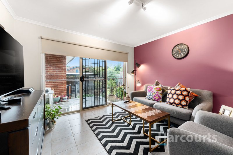 Photo - 11 Hamsterley Square, Wantirna VIC 3152 - Image 5