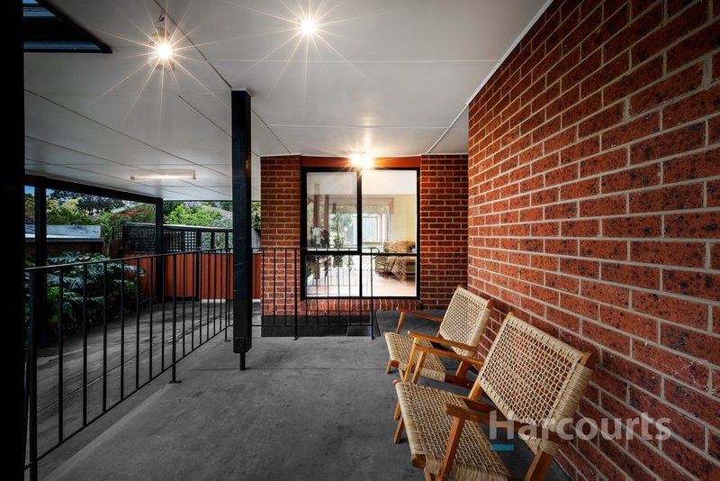 Photo - 11 Hamsterley Square, Wantirna VIC 3152 - Image 9