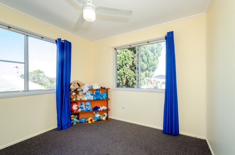 Photo - 11 Hansen Crescent, Clinton QLD 4680 - Image 7