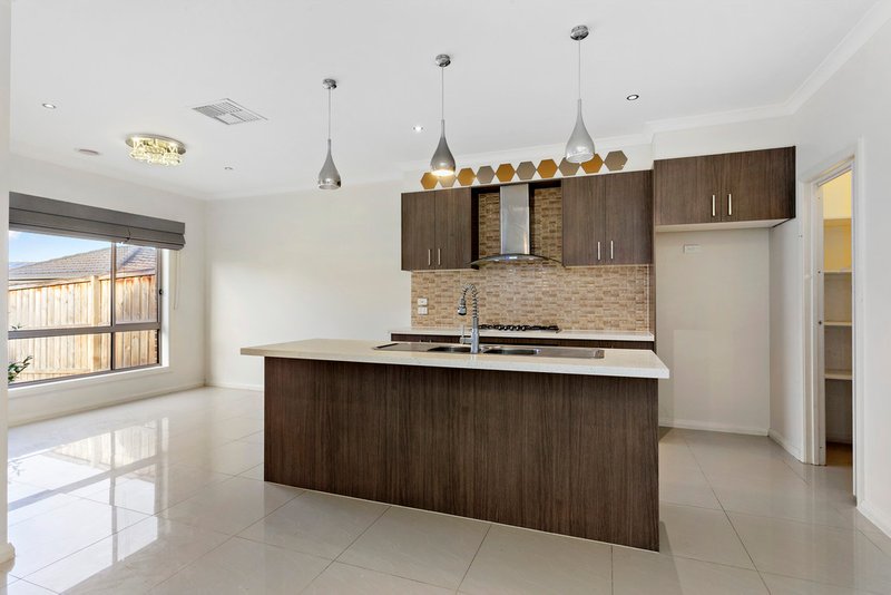 Photo - 11 Harlequin Walk, Epping VIC 3076 - Image 3