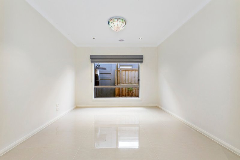 Photo - 11 Harlequin Walk, Epping VIC 3076 - Image 5