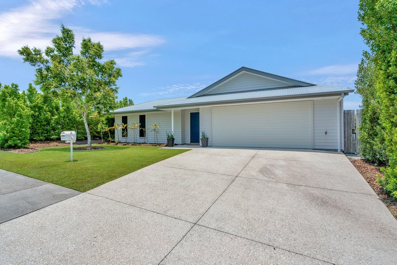 Photo - 11 Harriet Lane, Oxenford QLD 4210 - Image 4