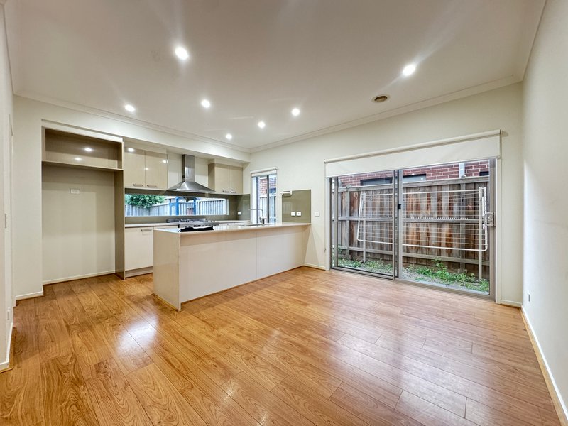 Photo - 11 Hartland Drive, Cranbourne North VIC 3977 - Image 2