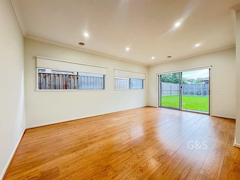 Photo - 11 Hartland Drive, Cranbourne North VIC 3977 - Image 4