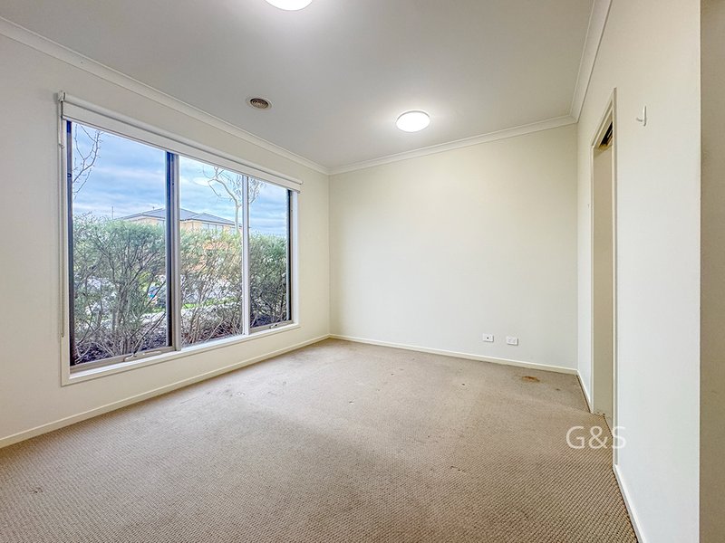 Photo - 11 Hartland Drive, Cranbourne North VIC 3977 - Image 6