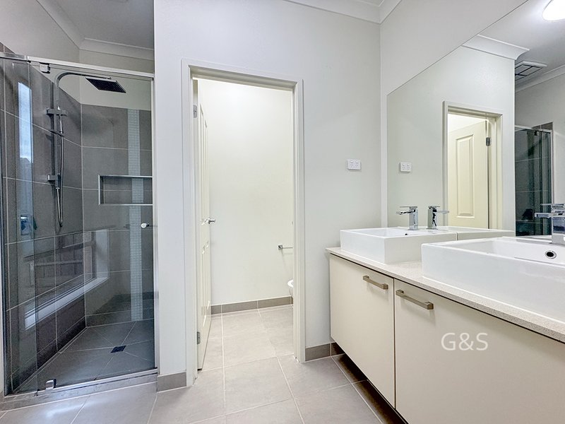 Photo - 11 Hartland Drive, Cranbourne North VIC 3977 - Image 7