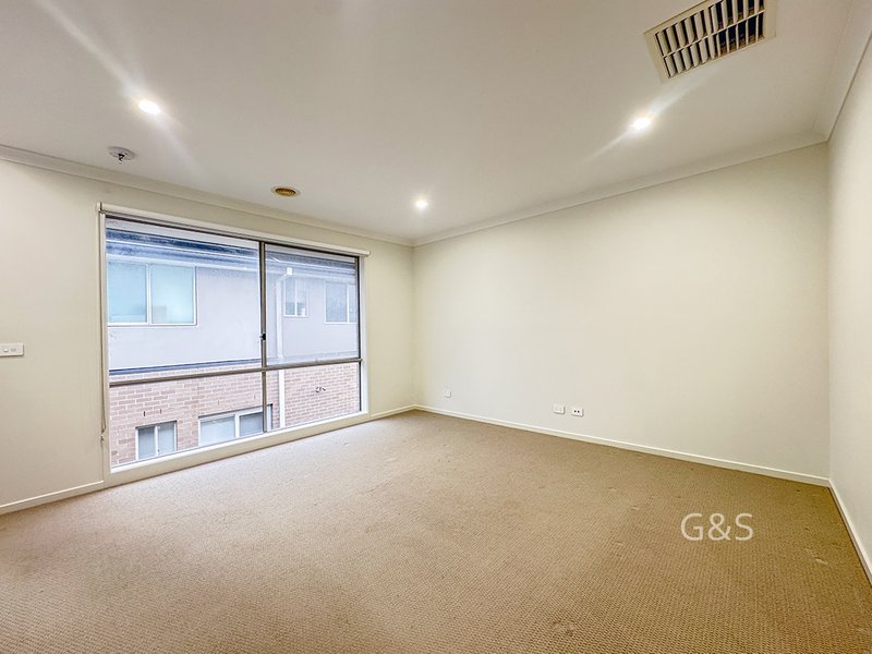 Photo - 11 Hartland Drive, Cranbourne North VIC 3977 - Image 8
