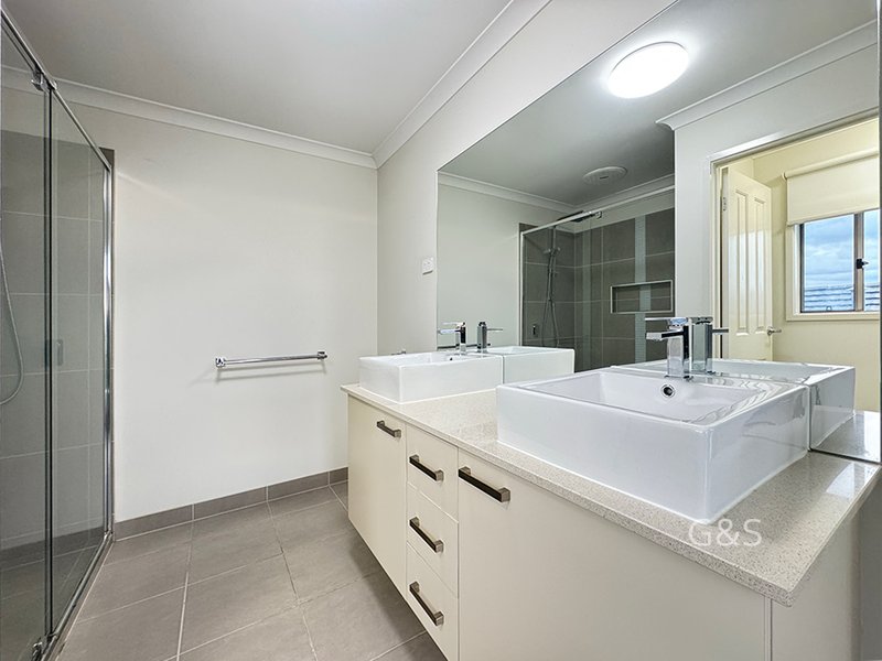 Photo - 11 Hartland Drive, Cranbourne North VIC 3977 - Image 12