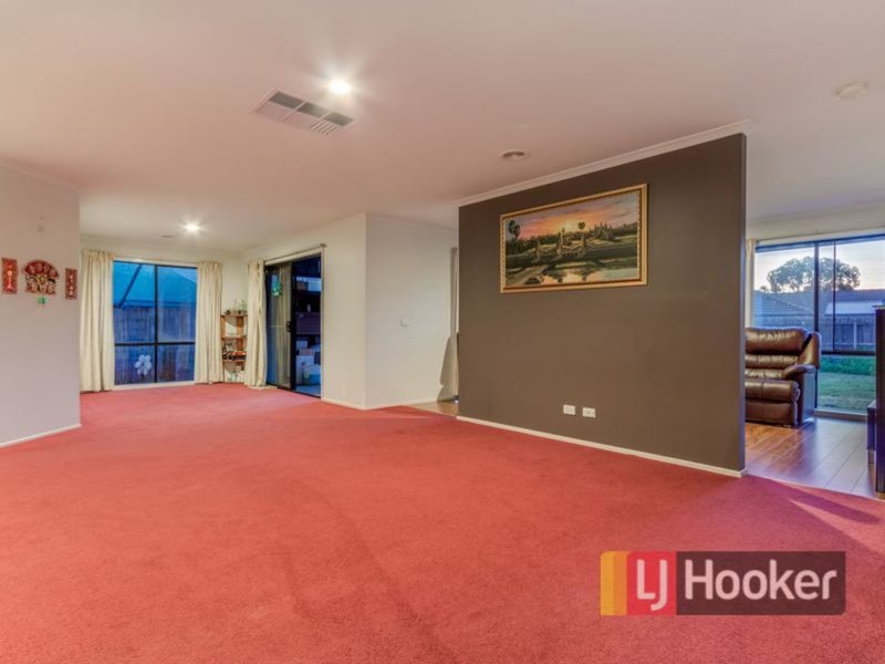 Photo - 11 Hasluck Crescent, Lynbrook VIC 3975 - Image 5