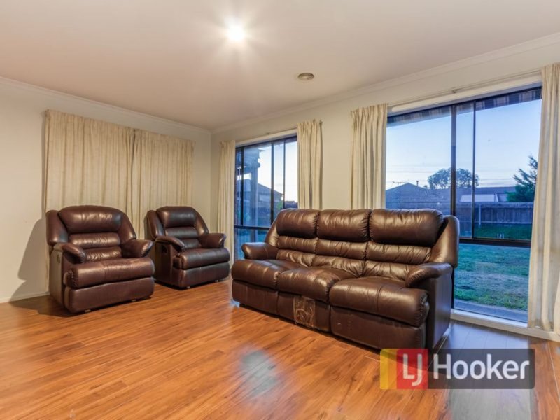 Photo - 11 Hasluck Crescent, Lynbrook VIC 3975 - Image 9