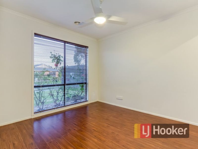 Photo - 11 Hasluck Crescent, Lynbrook VIC 3975 - Image 10