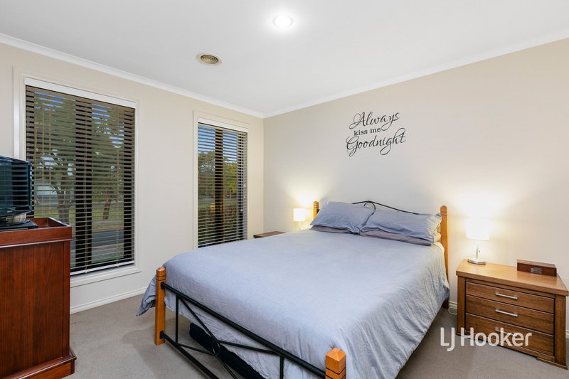 Photo - 11 Hasluck Gardens, Point Cook VIC 3030 - Image 9