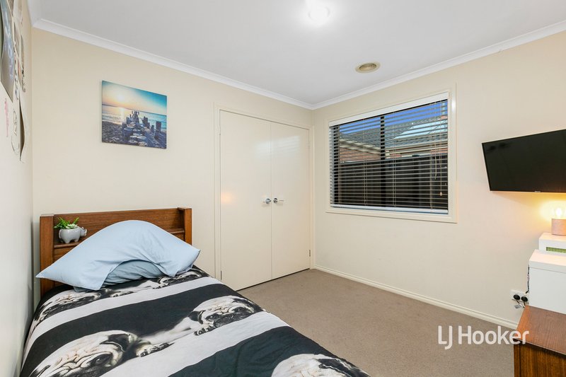 Photo - 11 Hasluck Gardens, Point Cook VIC 3030 - Image 11