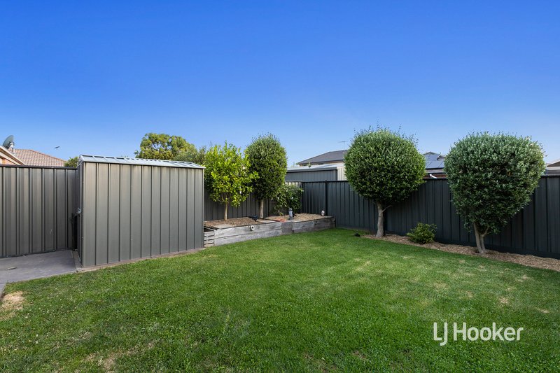 Photo - 11 Hasluck Gardens, Point Cook VIC 3030 - Image 18