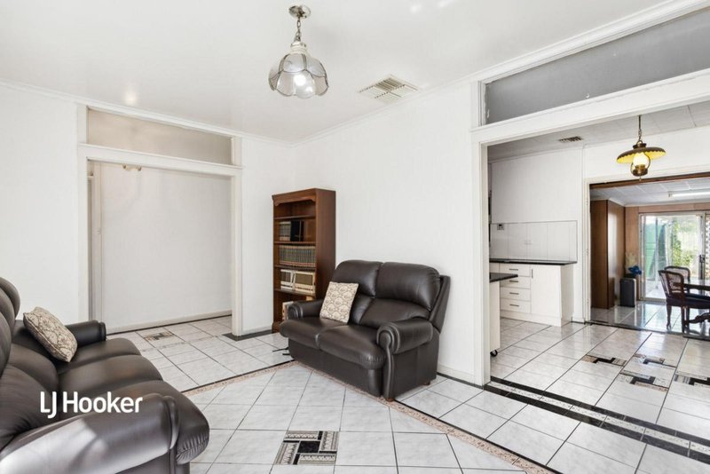 Photo - 11 Hatherleigh Road, Parafield Gardens SA 5107 - Image 4