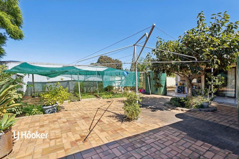 Photo - 11 Hatherleigh Road, Parafield Gardens SA 5107 - Image 16