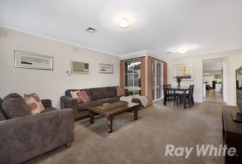 Photo - 11 Haverbrack Drive, Mulgrave VIC 3170 - Image 3