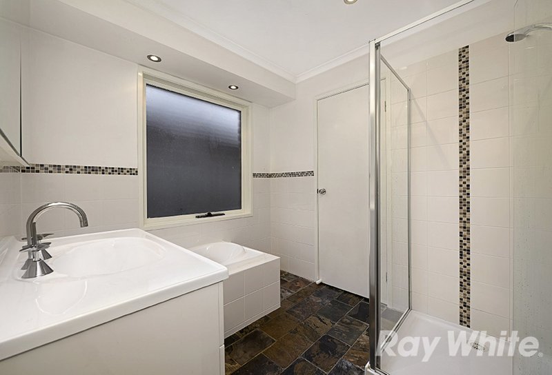 Photo - 11 Haverbrack Drive, Mulgrave VIC 3170 - Image 7