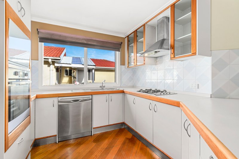 Photo - 11 Hawkes Drive, Mill Park VIC 3082 - Image 2