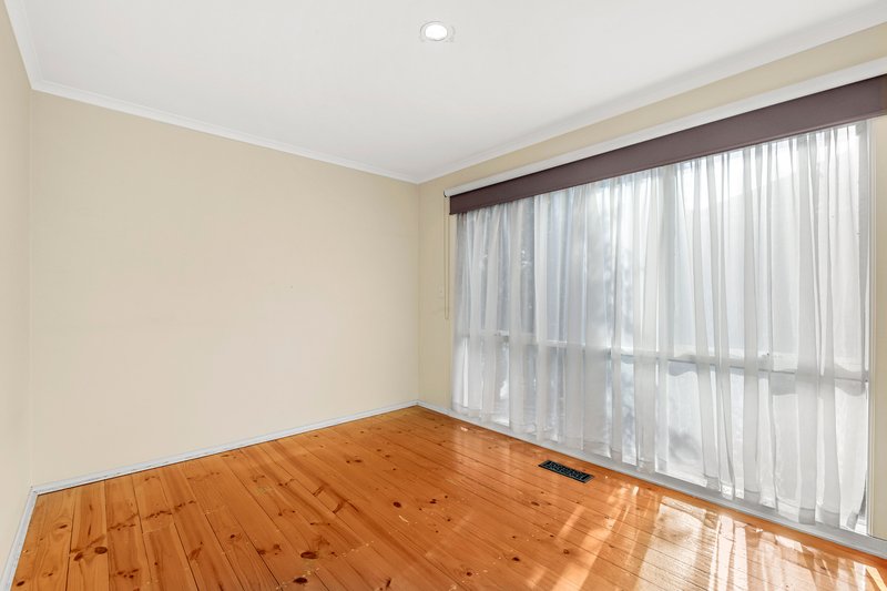 Photo - 11 Hawkes Drive, Mill Park VIC 3082 - Image 6