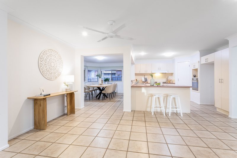 Photo - 11 Hawkhurst Court, Murrumba Downs QLD 4503 - Image 17