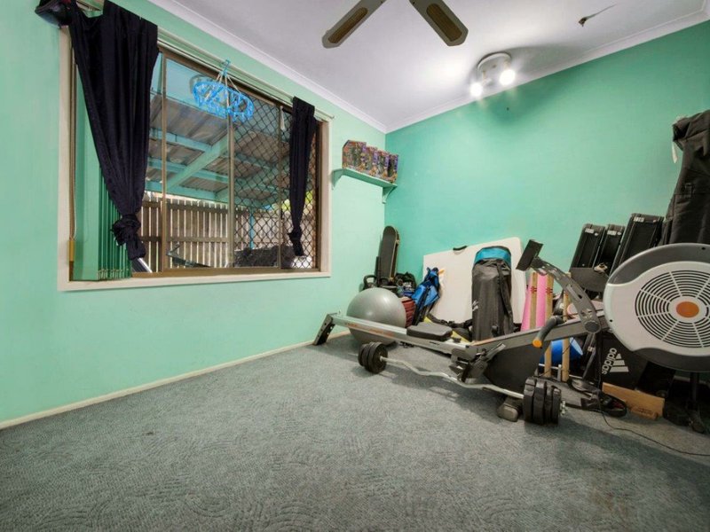 Photo - 11 Hayes Avenue, Boyne Island QLD 4680 - Image 10